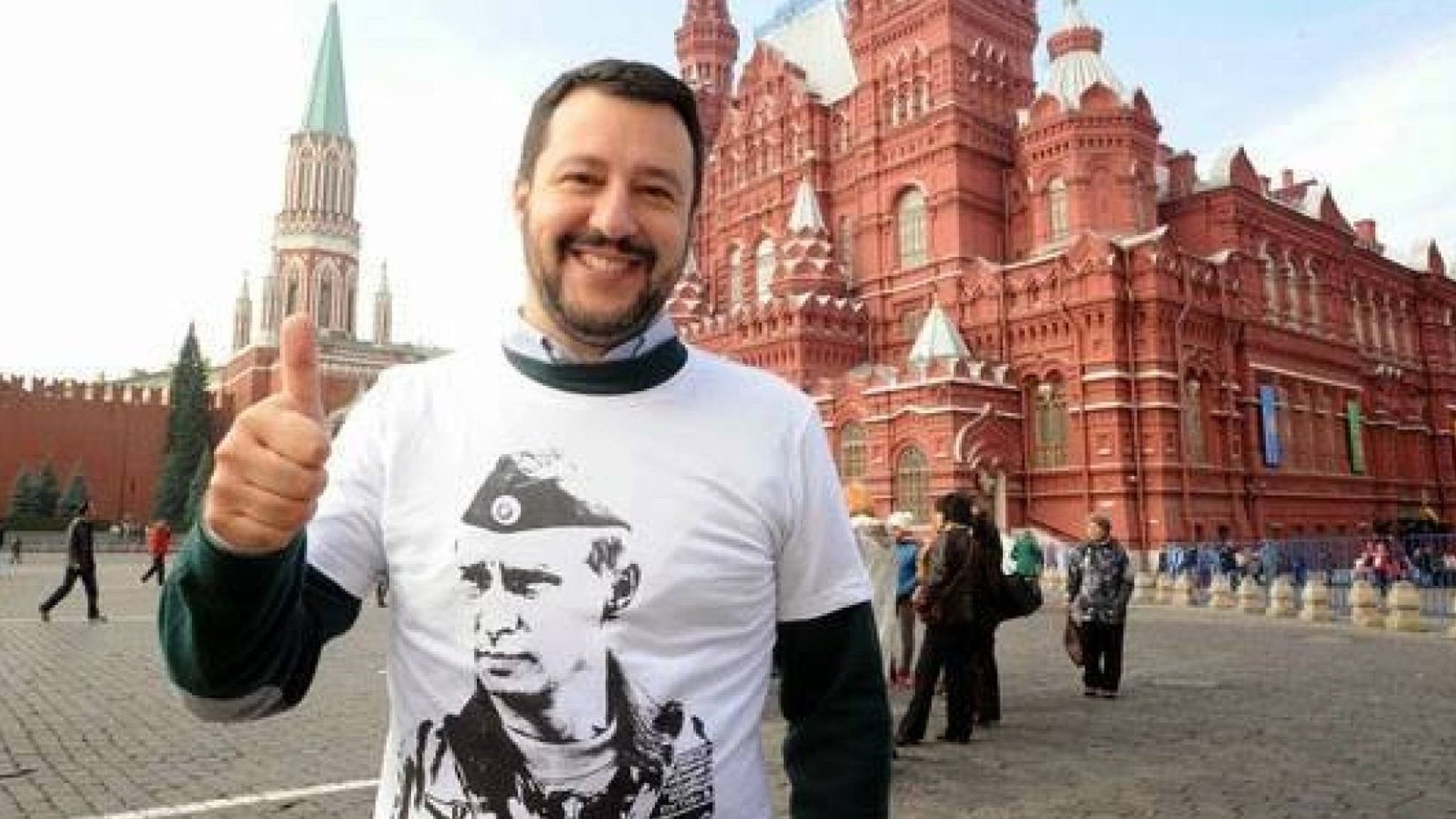 Resultado de imagen para salvini con remera de Putin