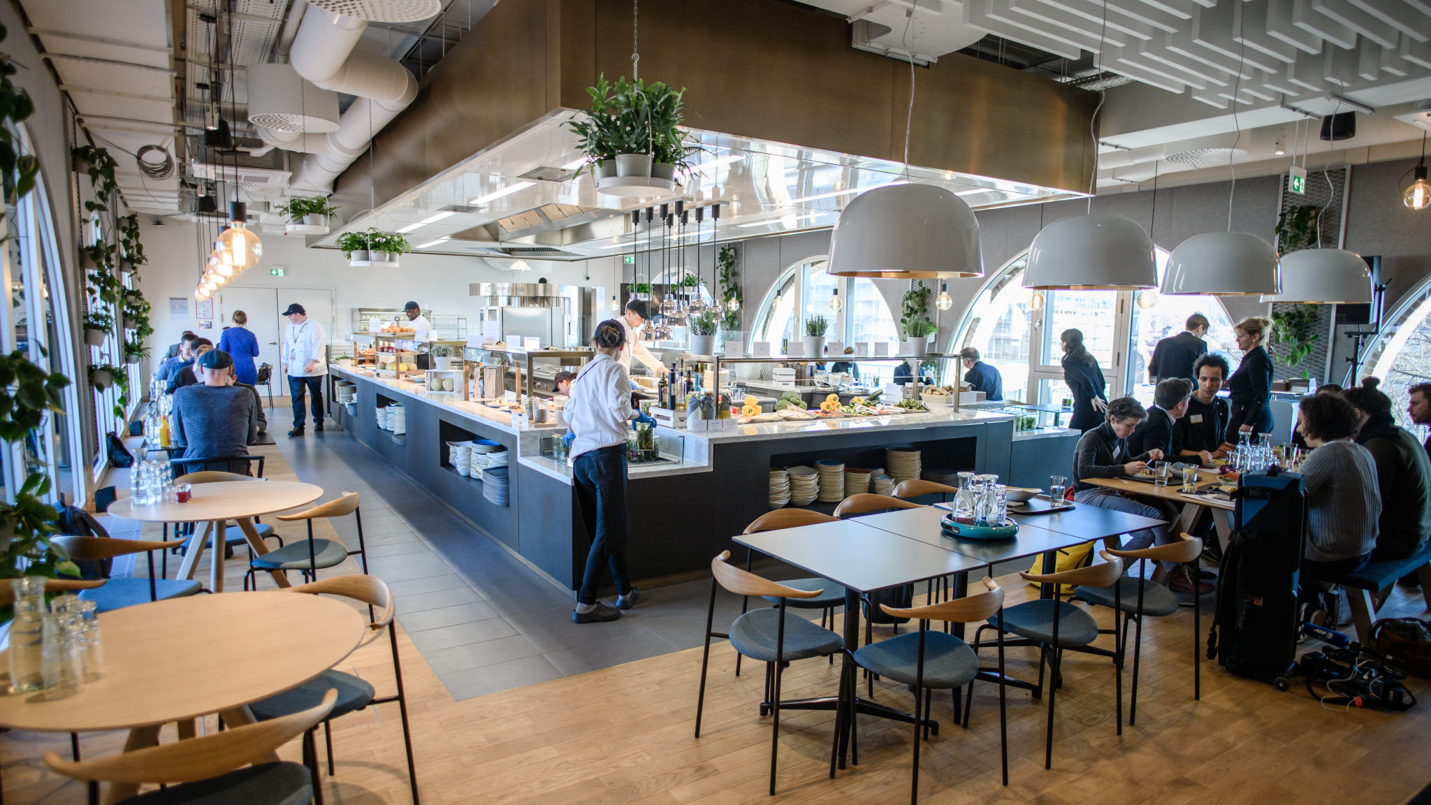 Why food is on the menu for new office design | Financial Times