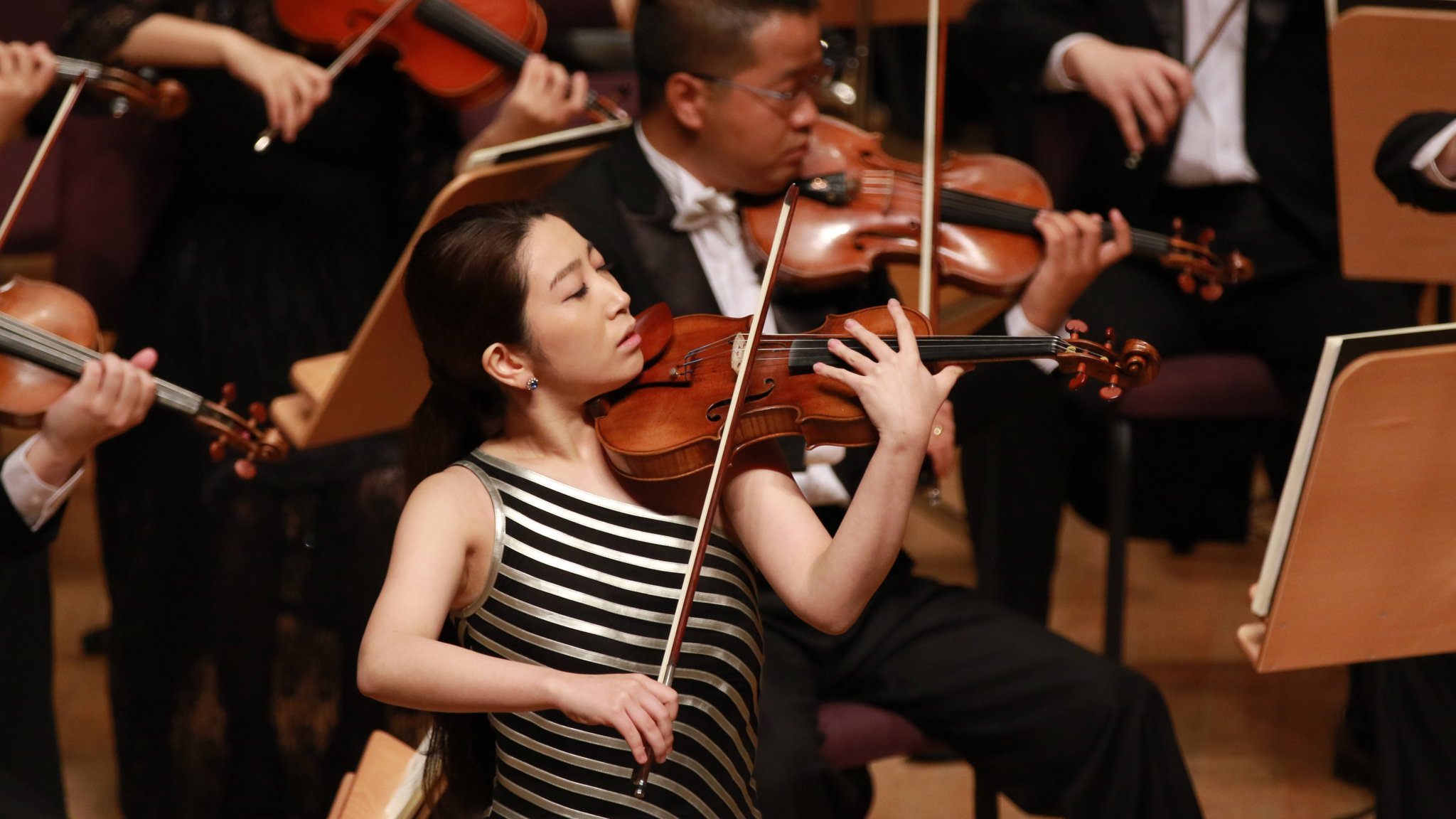 Cma Christmas Special 2022 Orchestra Violin Player Shanghai Isaac Stern International Violin Competition, Shanghai Symphony  Orchestra Concert Hall — Review | Financial Times