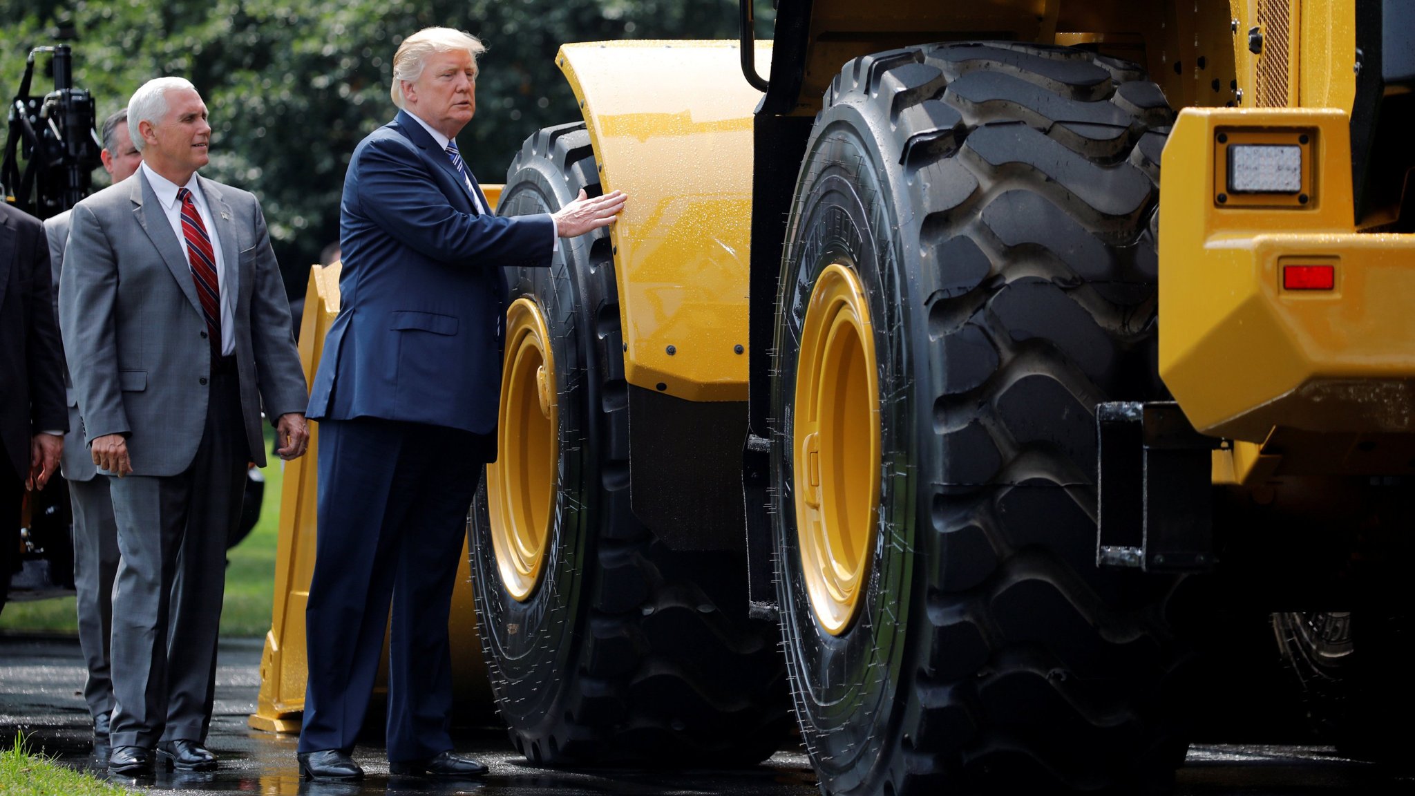 recovery-in-construction-lifts-caterpillar-outlook-financial-times
