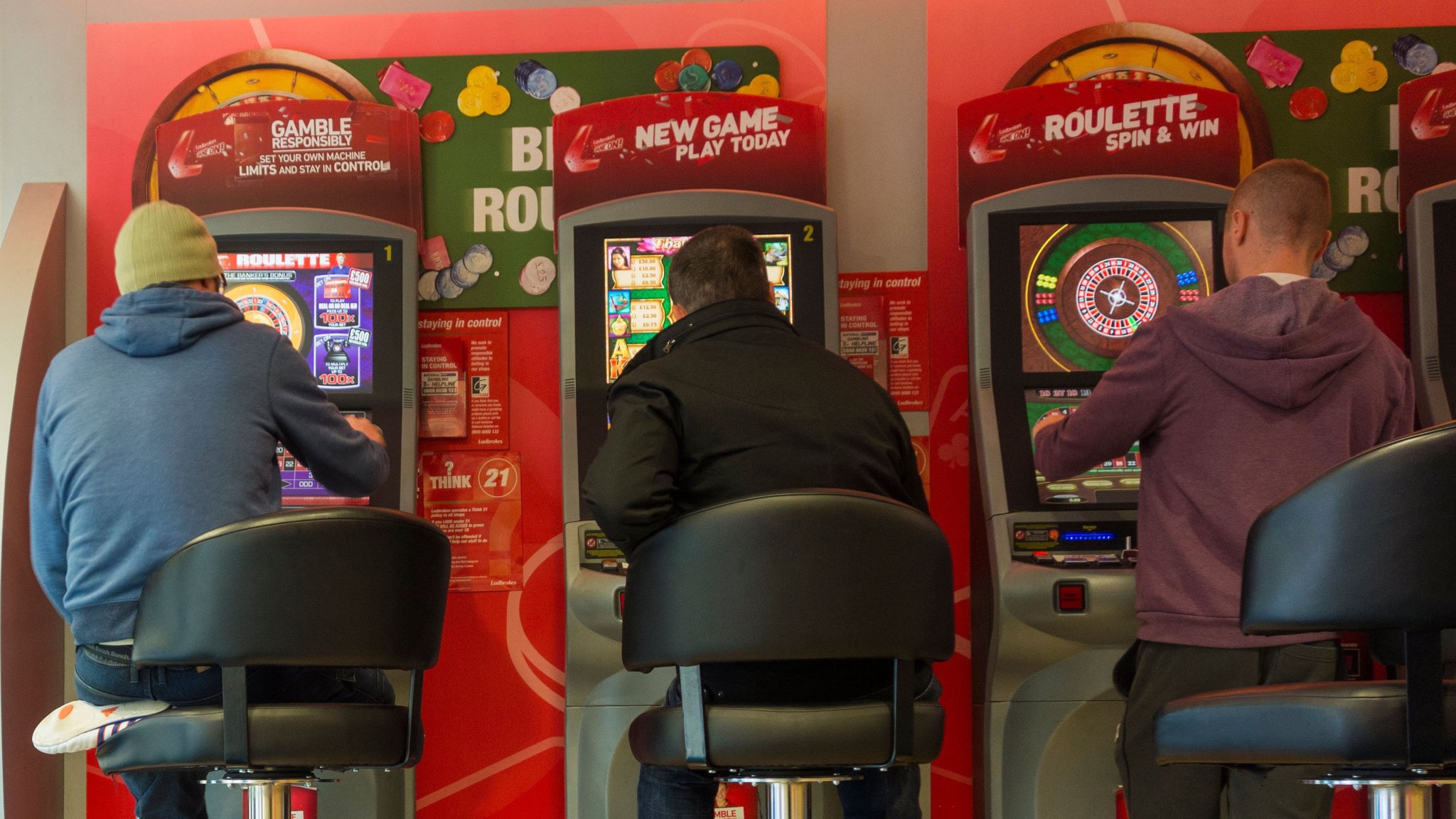 Betting regulator to look at stake limits for online games | Financial Times