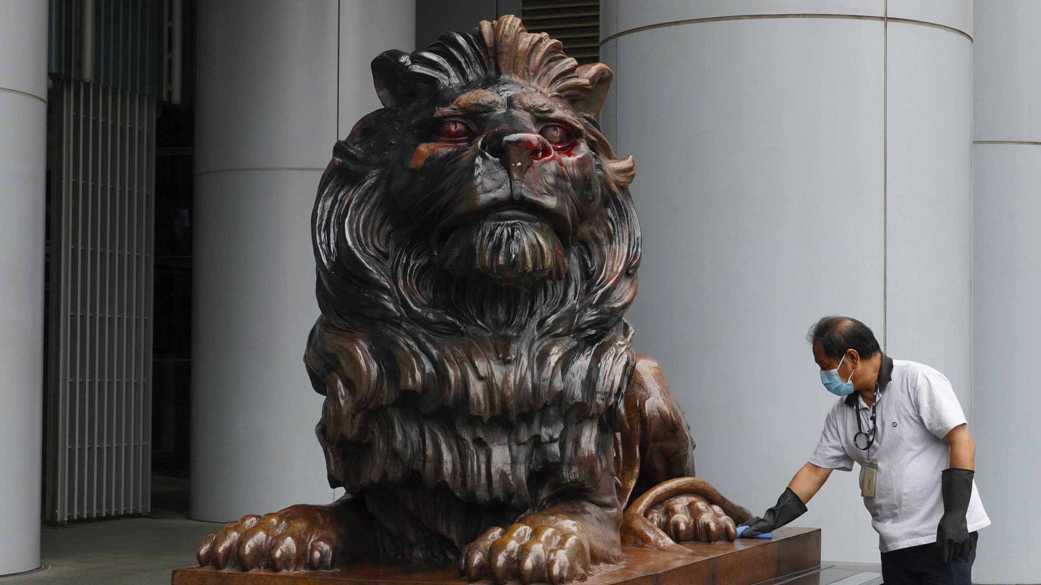 Hsbc Forced To Close Hong Kong Branches As Protests Intensify Financial Times