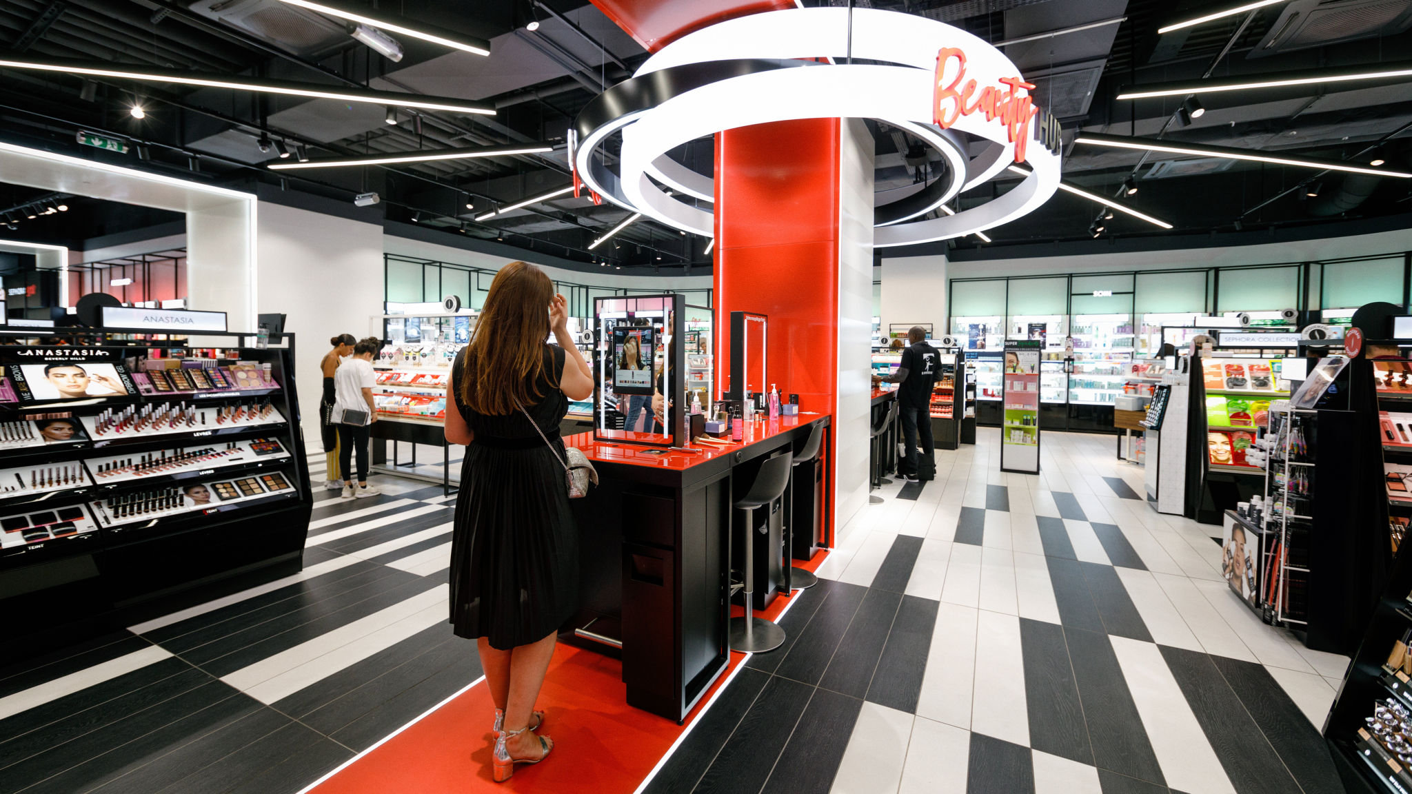 For Sephora The Store Is Core To Its Beauty Financial Times