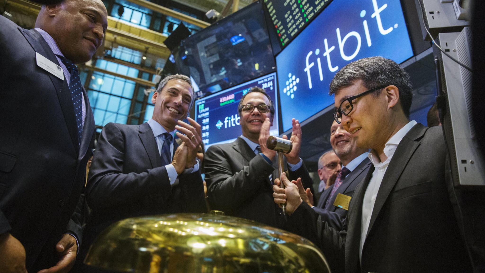 fitbit sinks under weight of share sales financial times how to read hoa statements