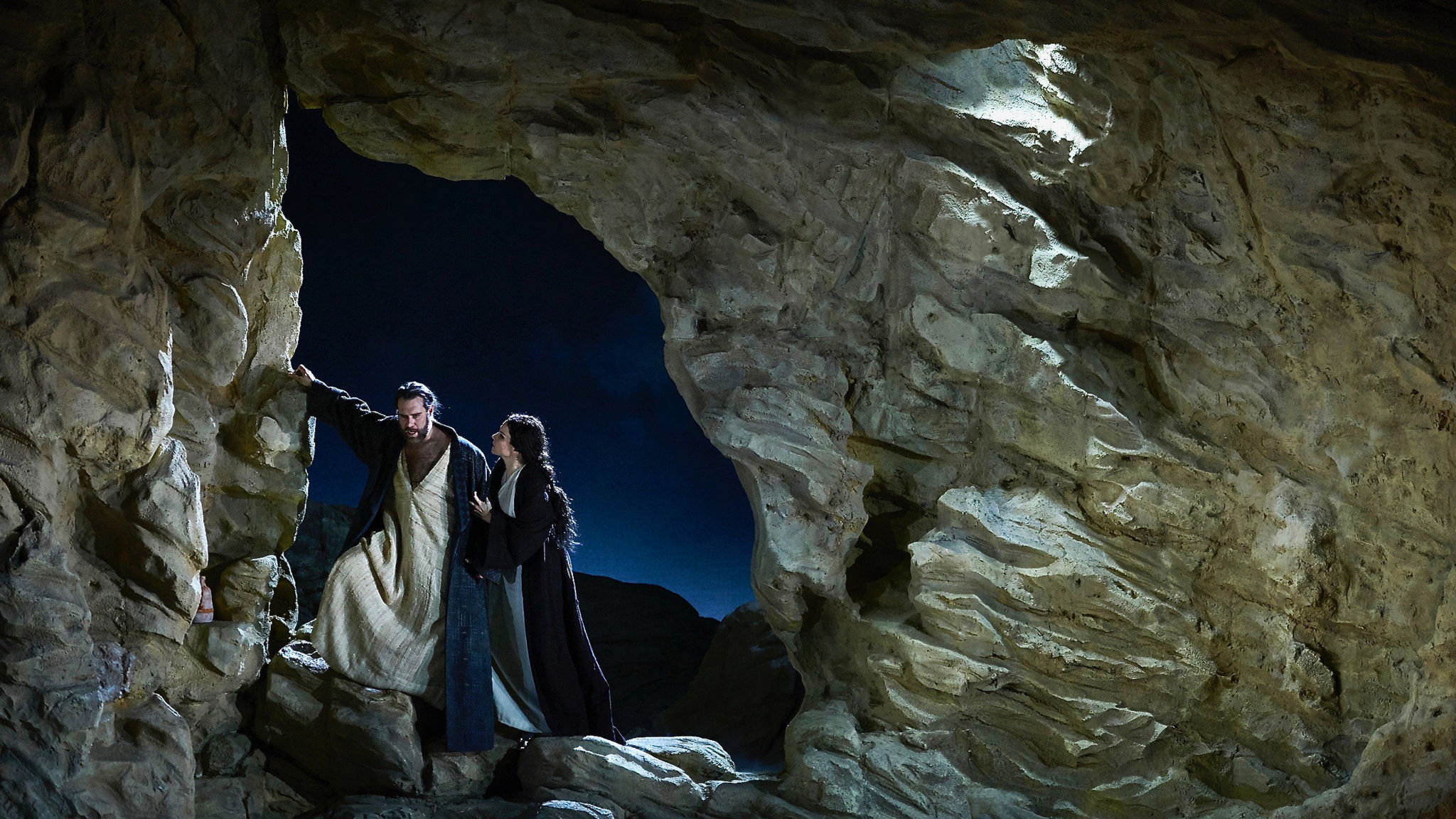 Review The Met S New Samson Succeeds Only As Kitsch The New York Times