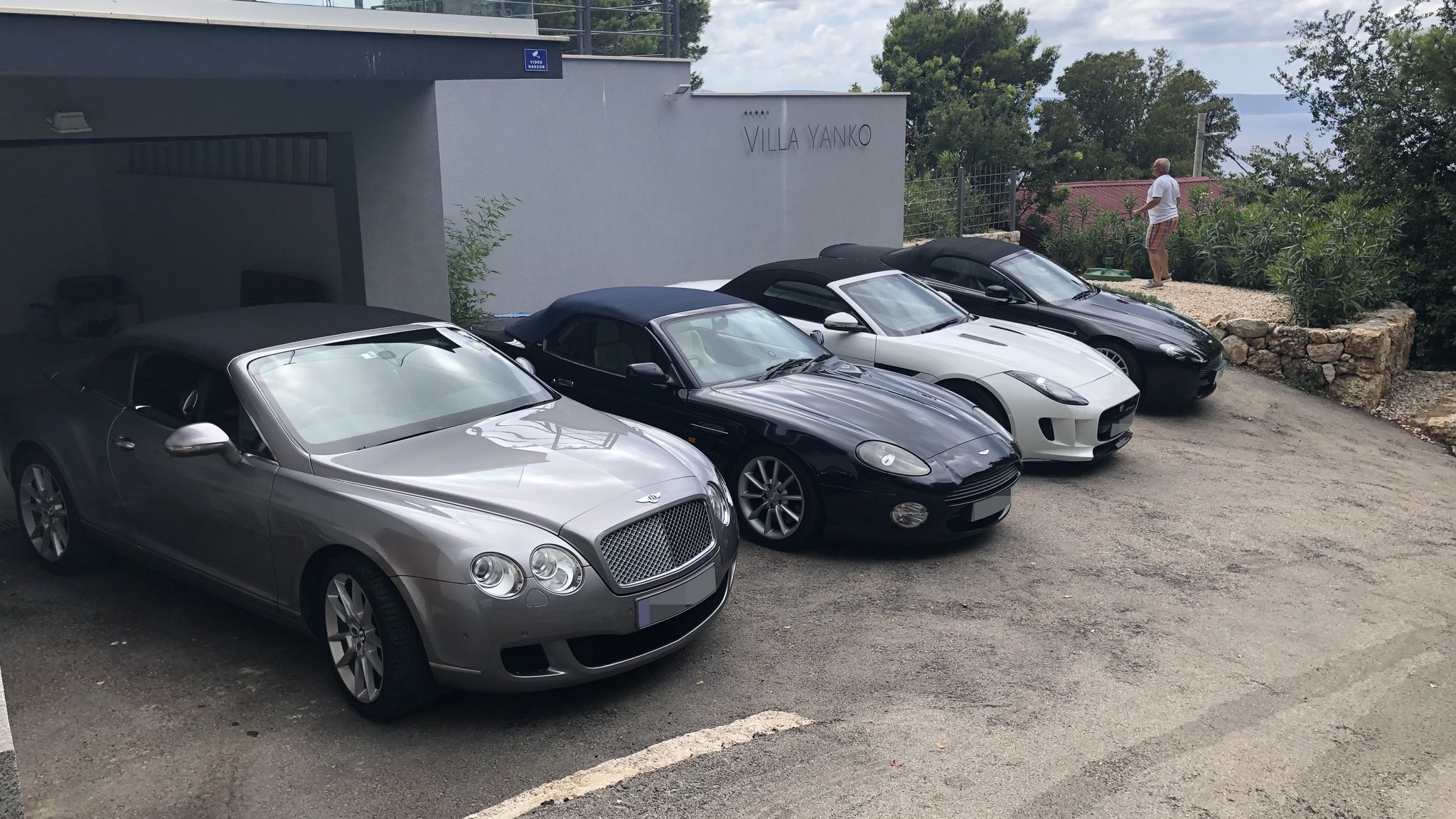 Rich People S Problems Keeping Up With The Neighbours Financial Times