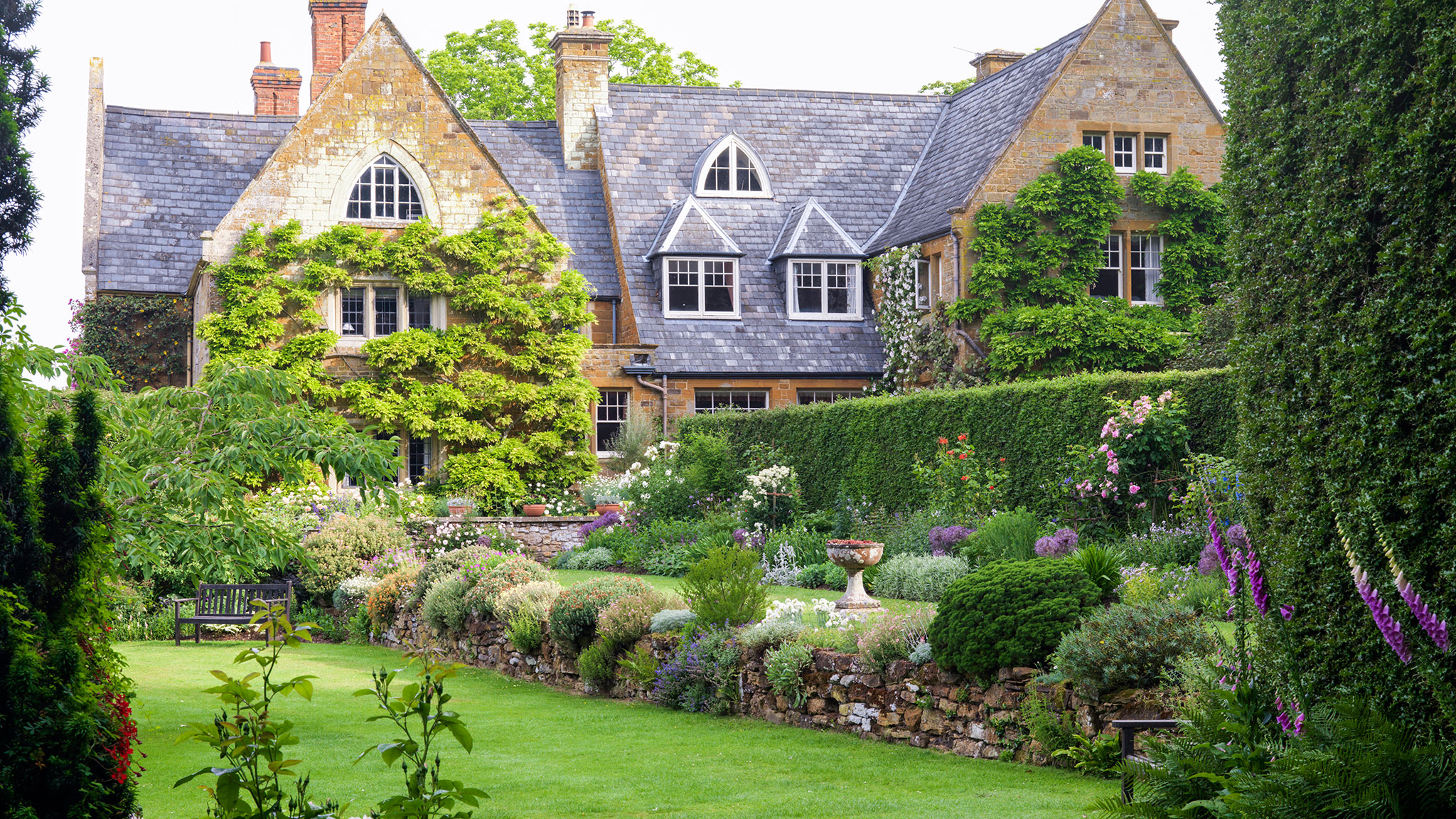 The nongardeners who turned a manor house garden into a success