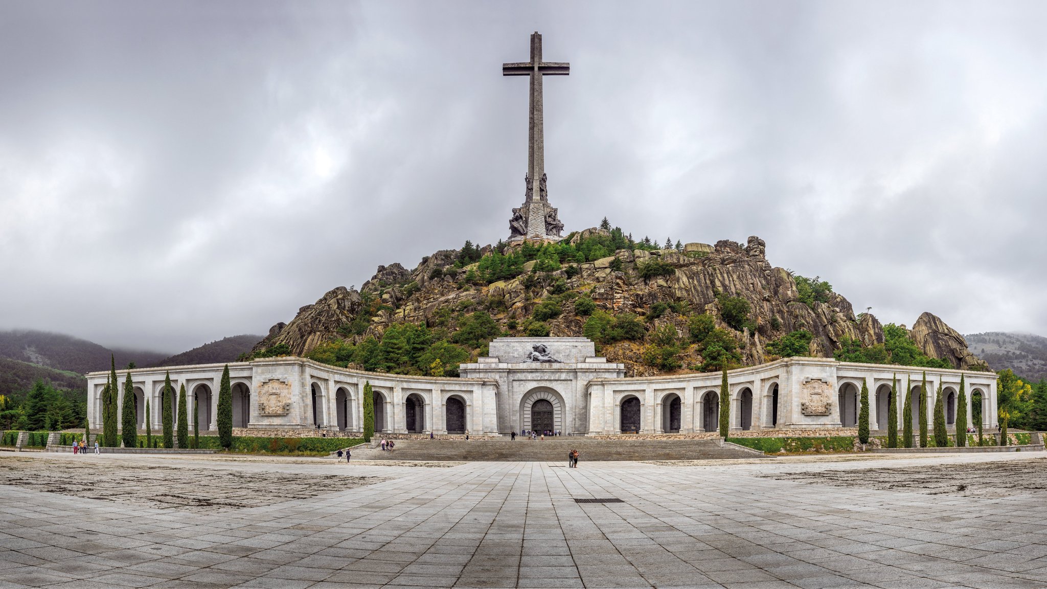 Spanish lawmakers call for Franco tomb to be moved