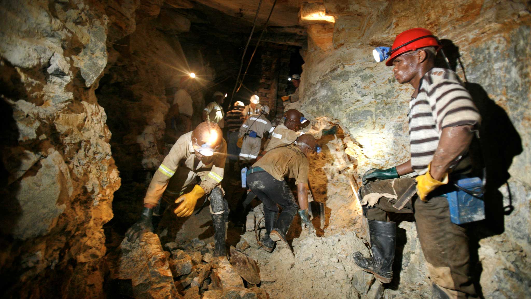 S Africa gold miners strike as strife spreads | Financial Times