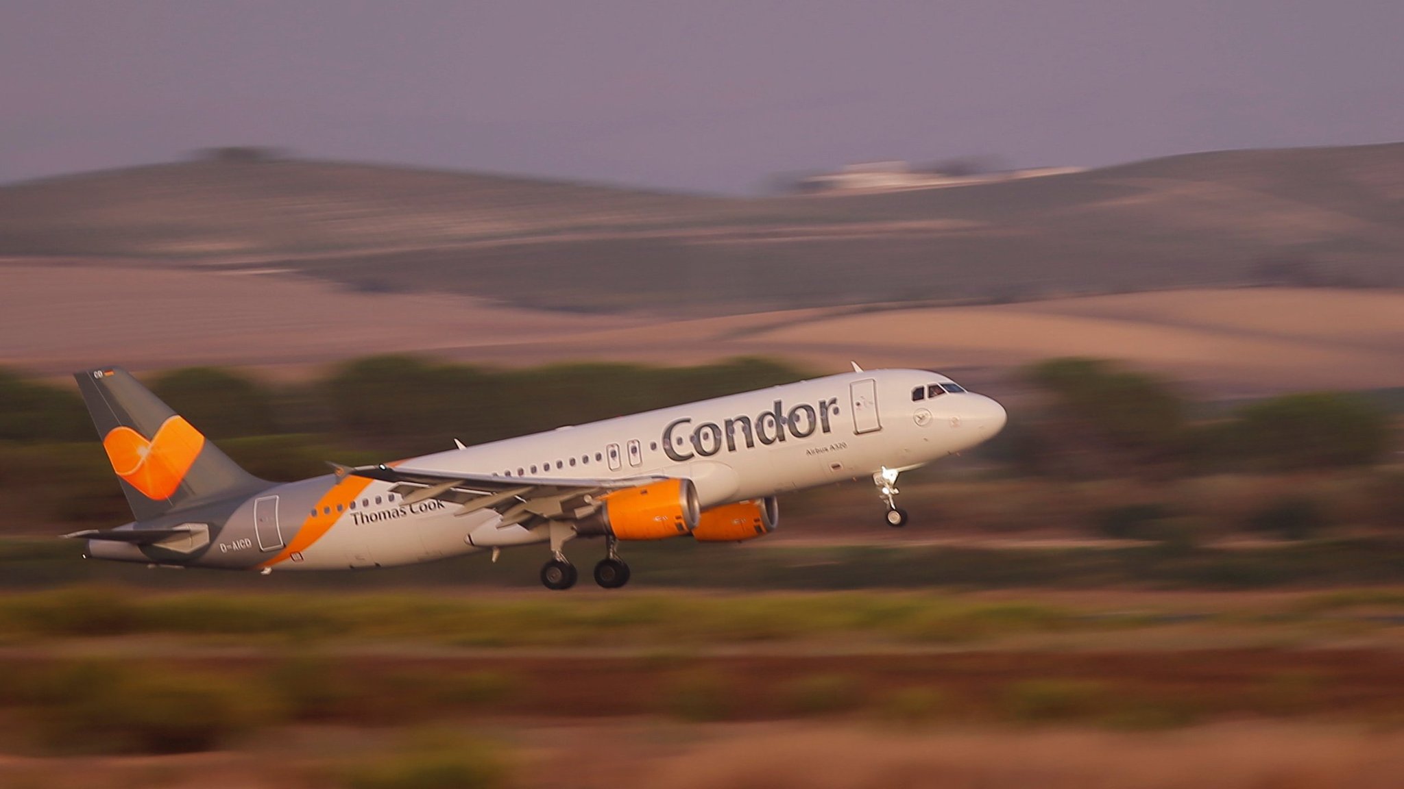 Resultado de imagen para condor airlines