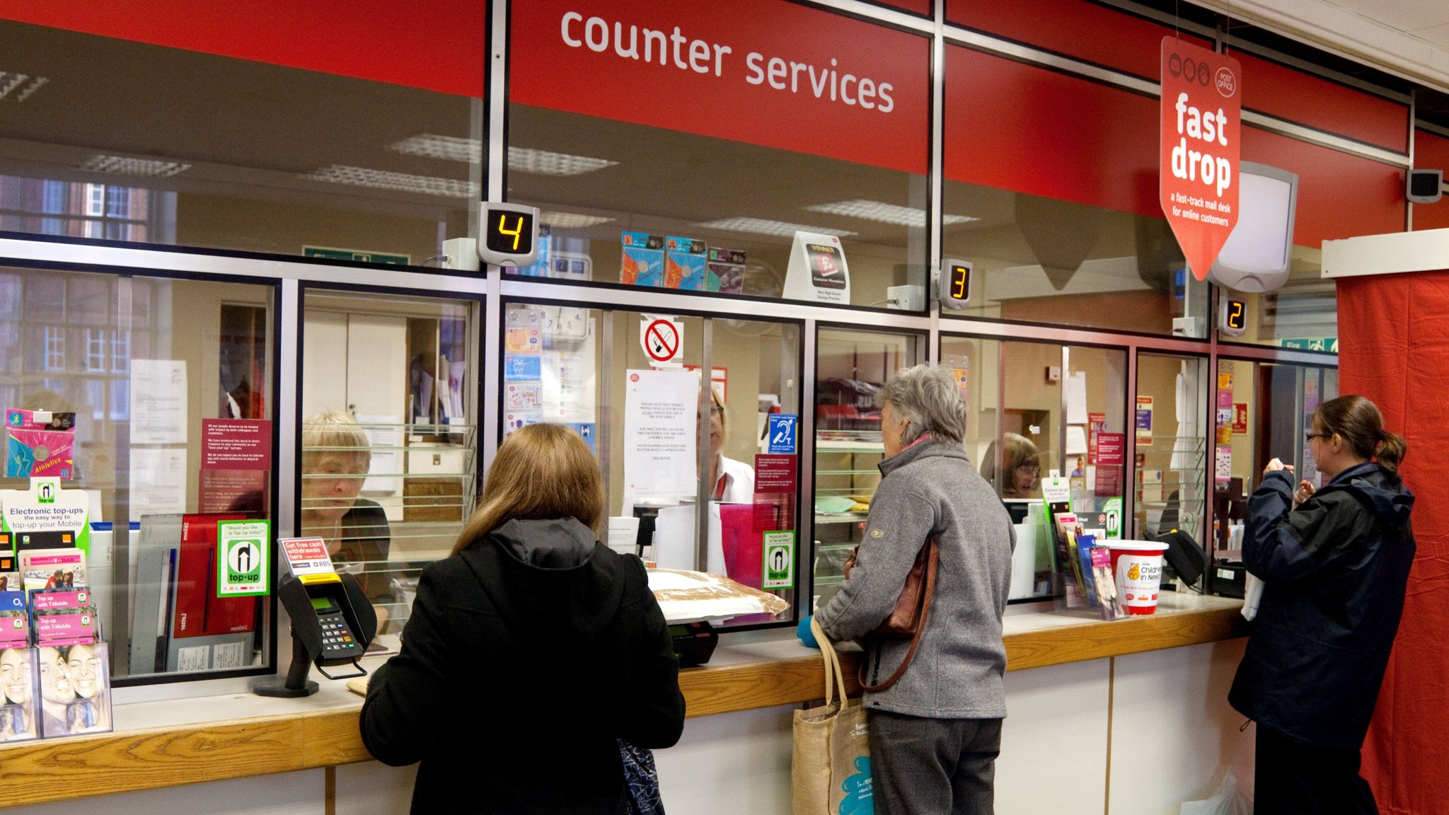 Post Office agrees deal with banks to provide counter services