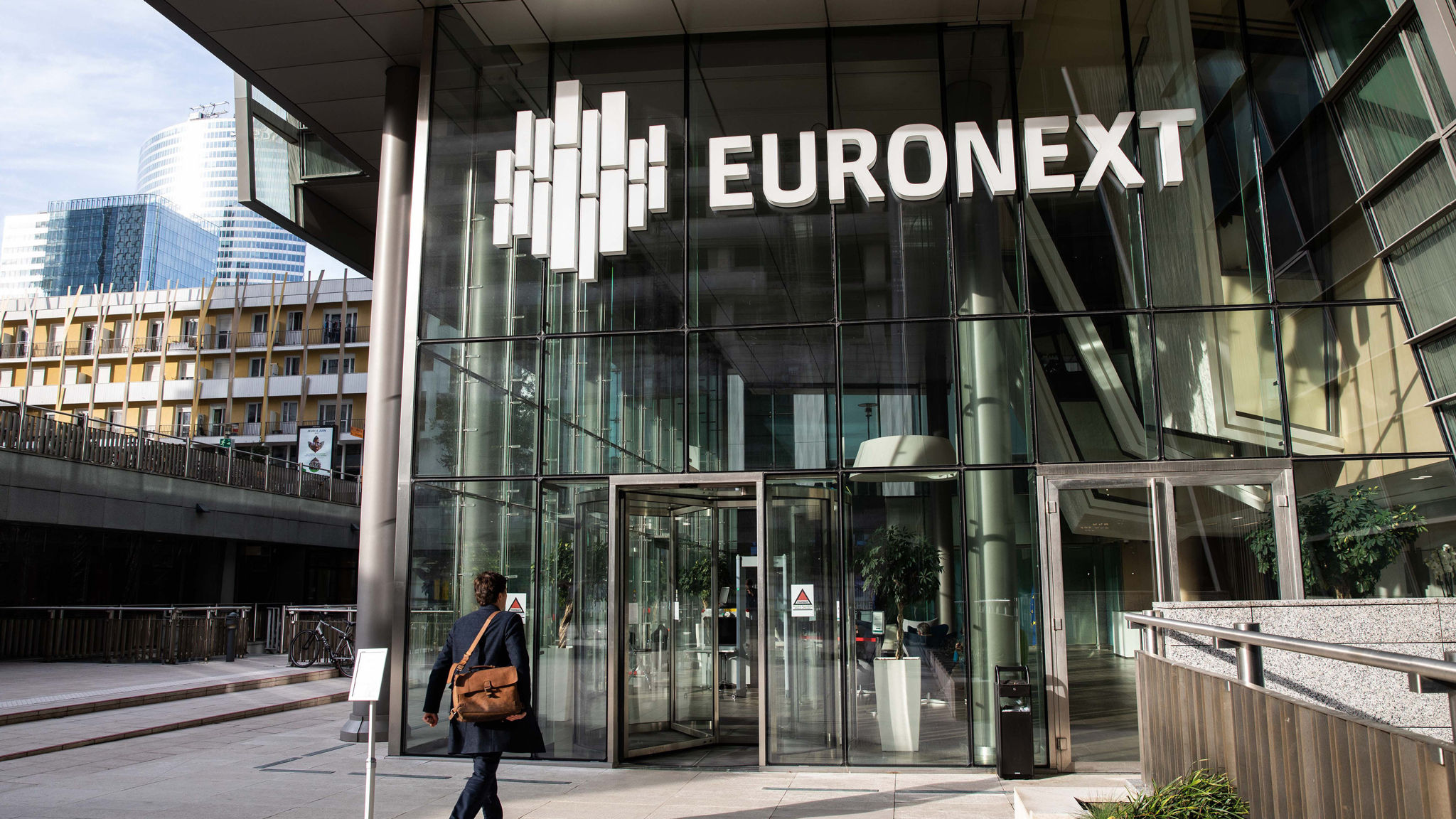 21Shares Lists AAVE, Decentraland, FTX ETPs on Euronext Paris and Amsterdam