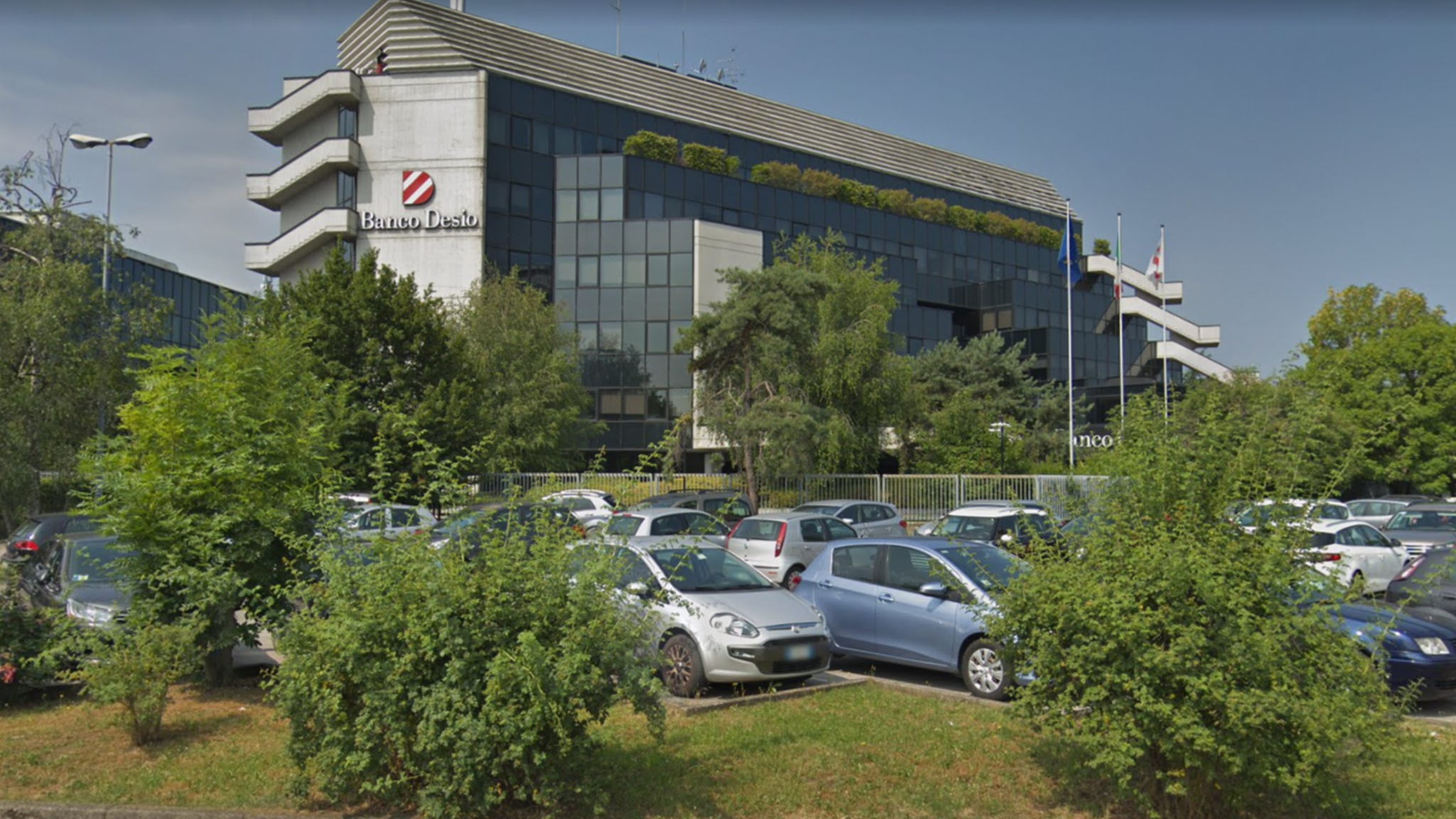 Yield Starved Investors Snap Up Debt From Obscure Italian Bank Financial Times