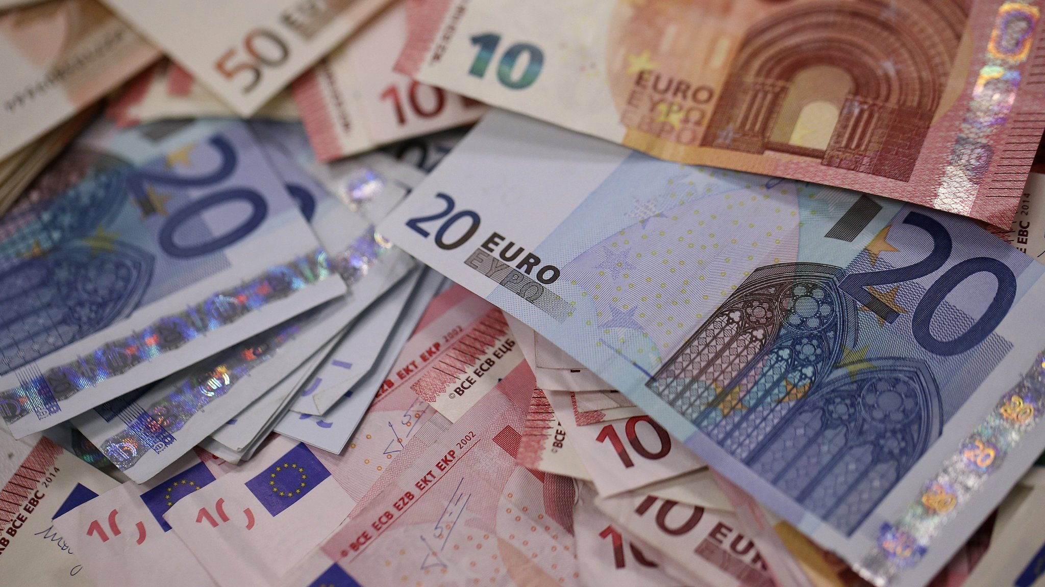 Brussels Sets Out Plans For Euro To Challenge Dollar Dominance