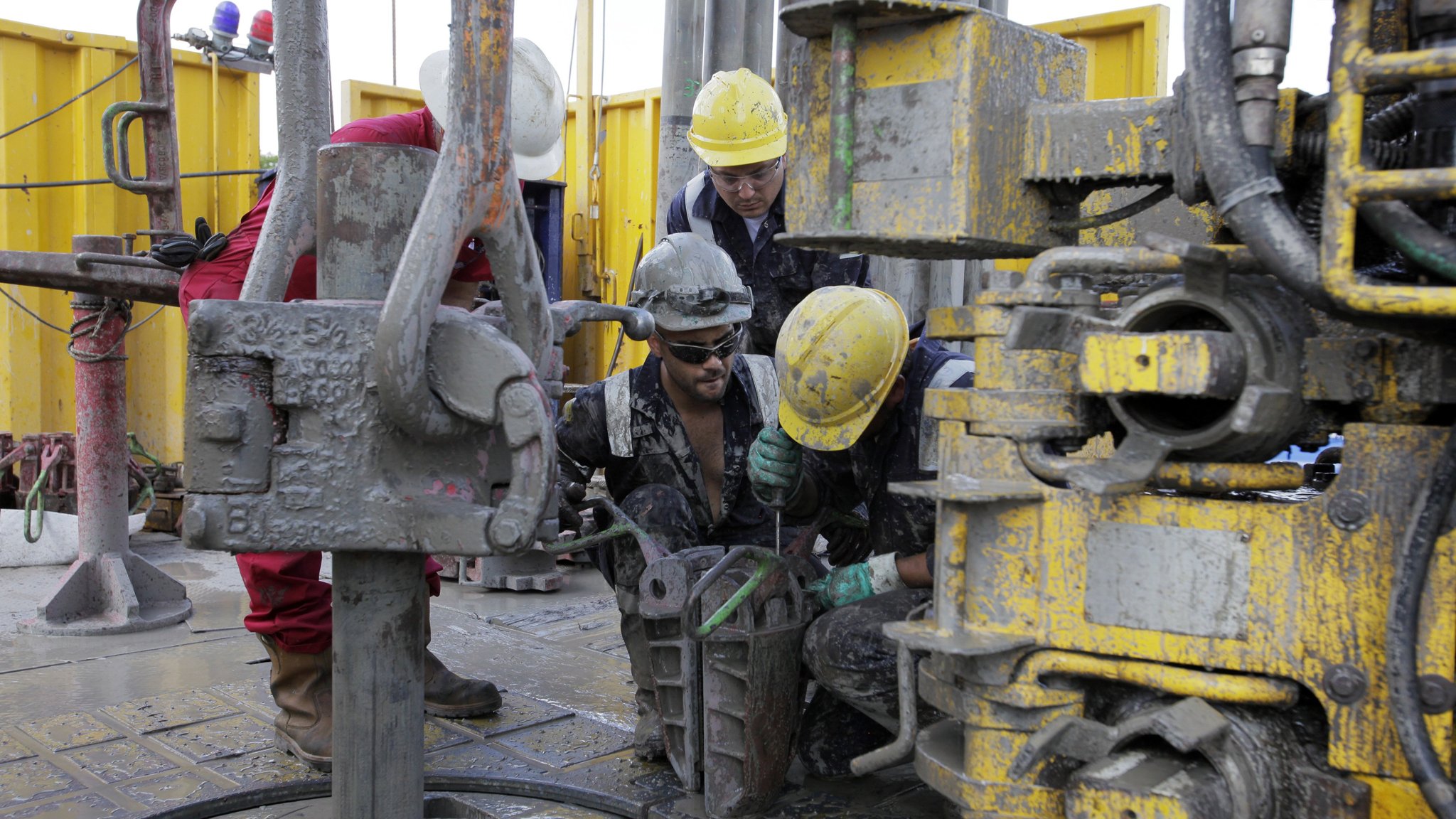 schlumberger-employee-interviewed-in-sanctions-probe-financial-times