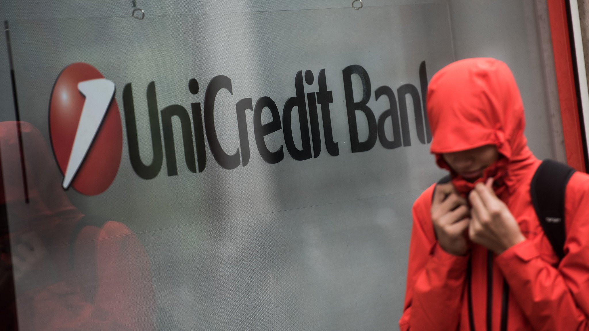 Unicredit Finalises Sale Of Bad Loans To Pimco And Fortress