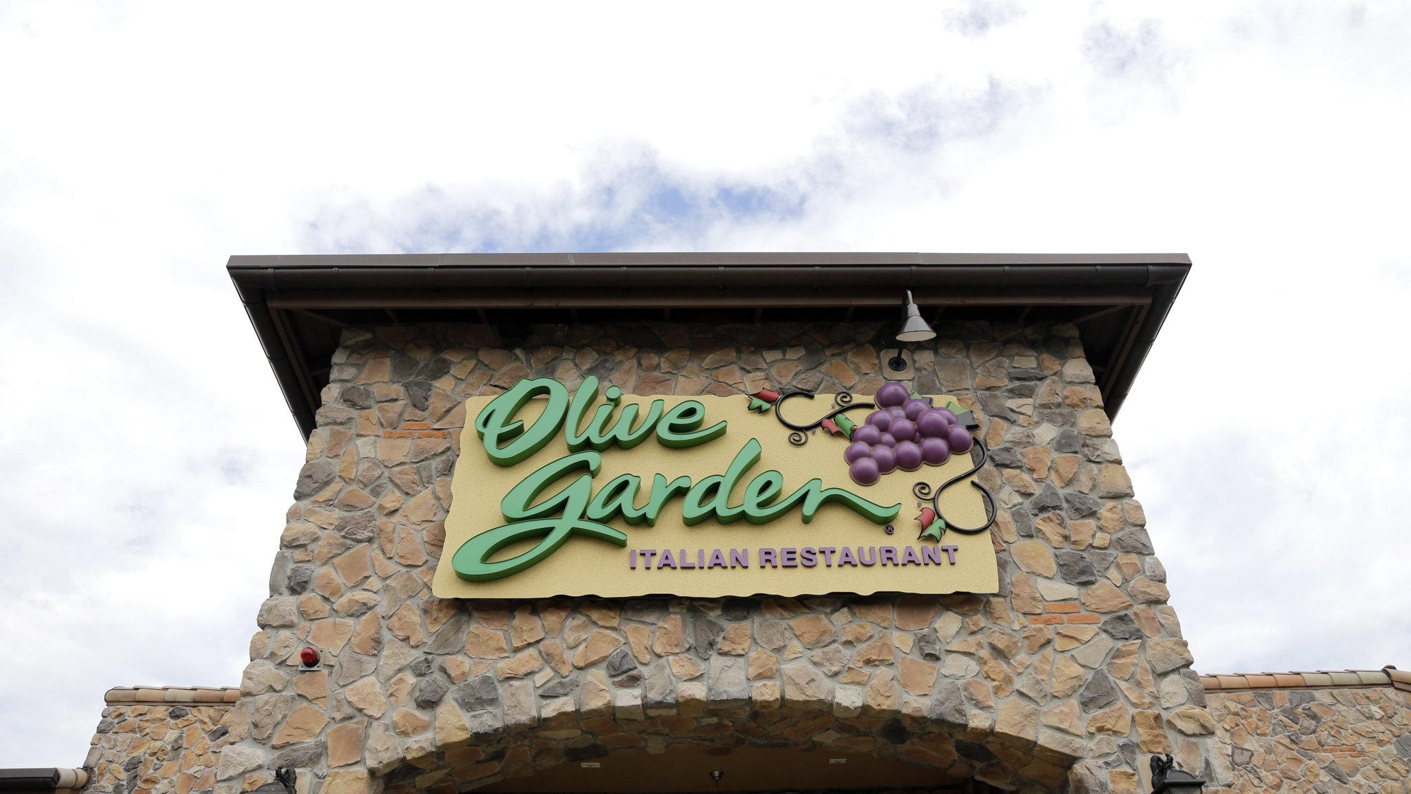 Olive Garden Owner Darden Boosts Outlook As Sales Rise Financial