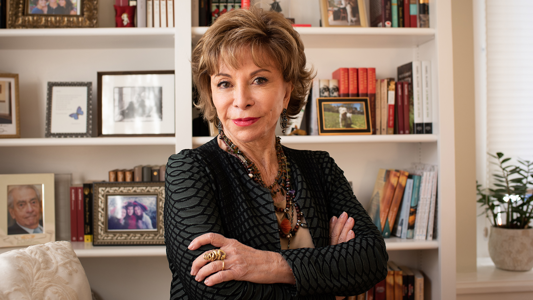 Writer Isabel Allende: &#39;I wish I still had the innocence I lost in Chile&#39;s  military coup&#39; | Financial Times