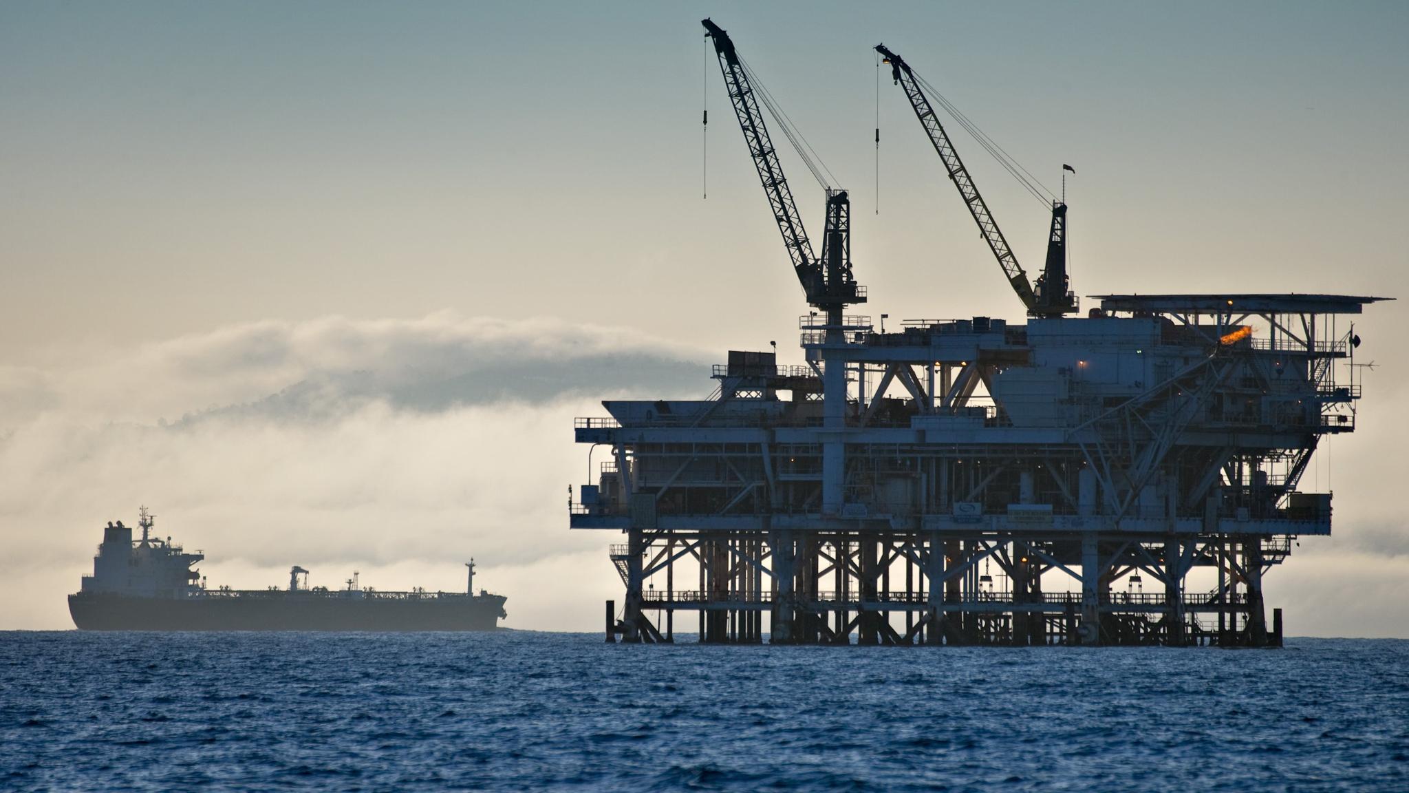 Oil slips as US inventories increase