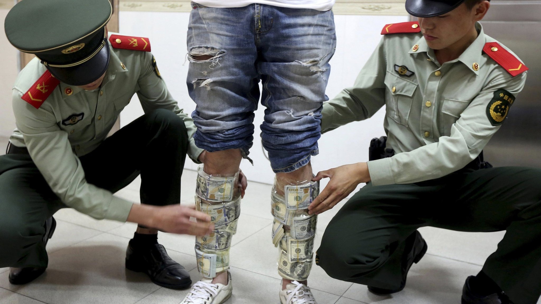 Война спровоцировала серьезный отток наличной валюты и драгметаллов из нашей страны.